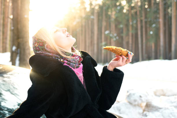 istock Winter woman 1736028392