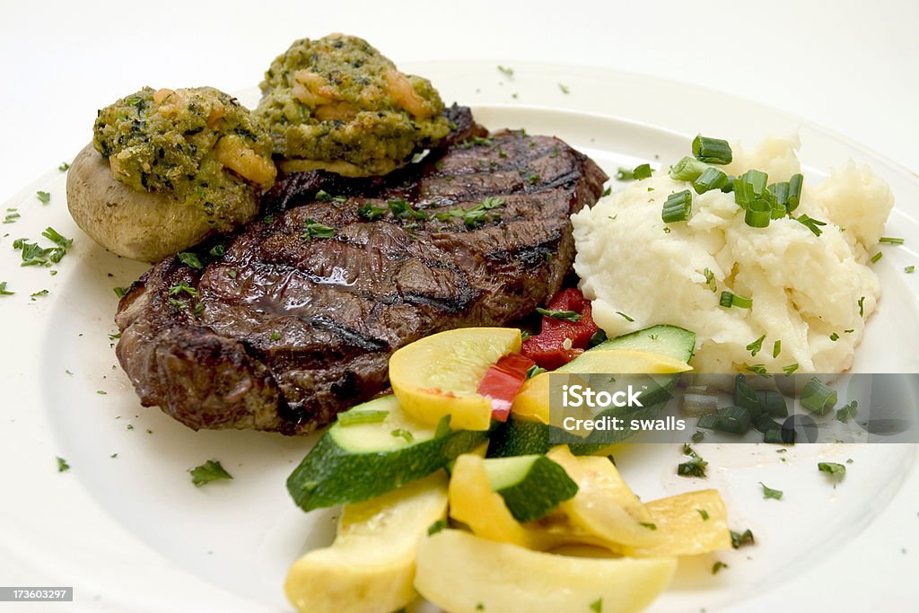 Bife w/Recheado de cogumelos - Royalty-free Almoço Foto de stock