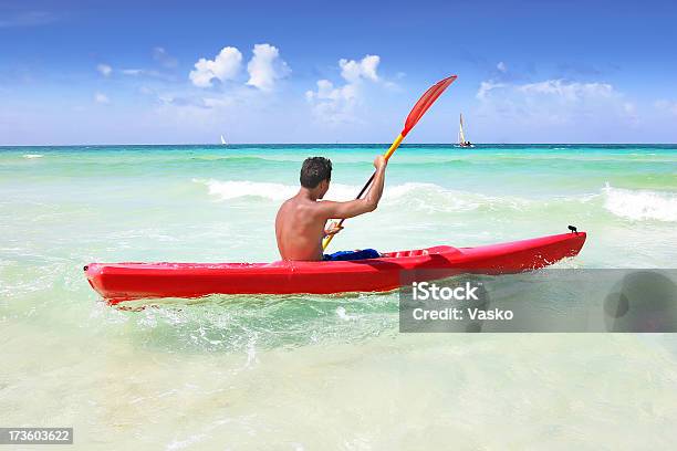 Kayak Sulloceano - Fotografie stock e altre immagini di Cuba - Cuba, Persone, Spiaggia