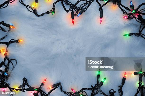 Luzes De Natal Com Moldura Xxl - Fotografias de stock e mais imagens de Anoitecer - Anoitecer, Azul, Colorido
