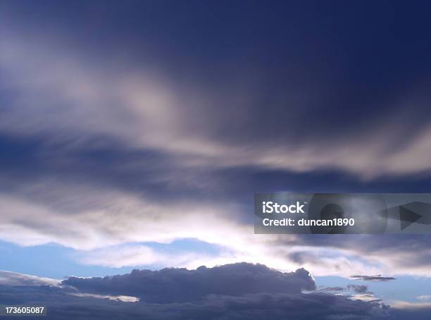 Photo libre de droit de Bleu Clouds banque d'images et plus d'images libres de droit de Altocumulus - Altocumulus, Bleu, Brouillard