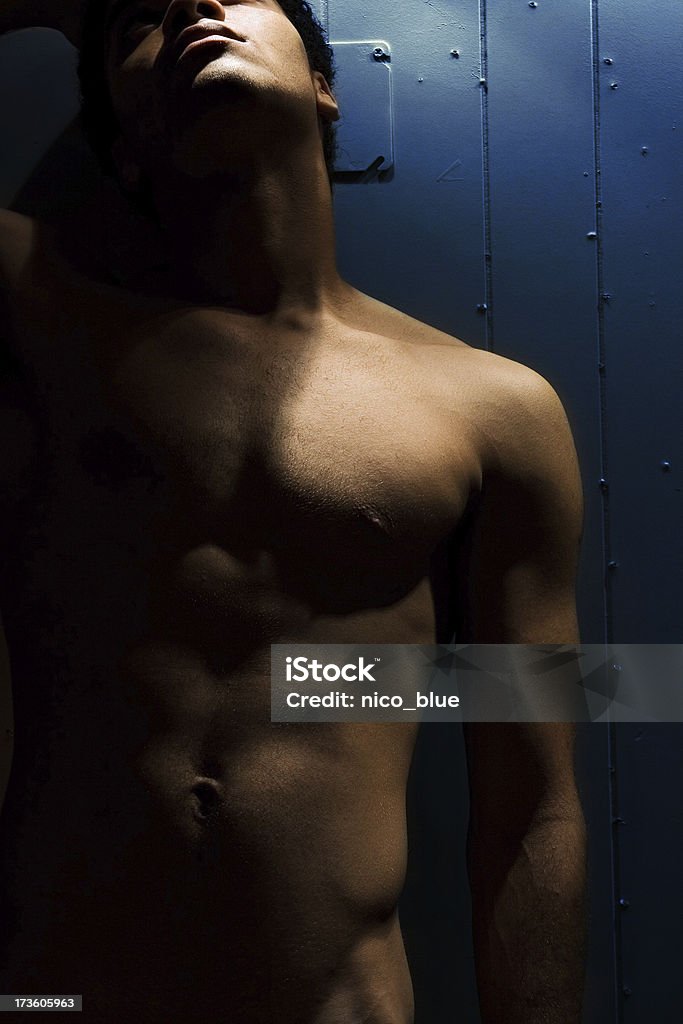Против голубой стене - Стоковые фото Человек гей роялти-фри