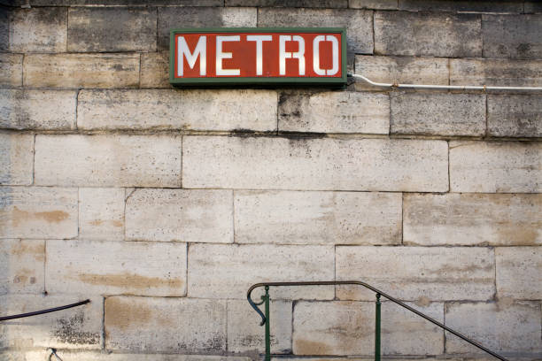 istock Paris Metro Sign, France 173606084