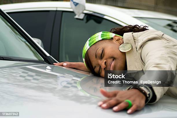 Foto de Dois Amigos Series e mais fotos de stock de Ter um carro - Ter um carro, Adolescência, Carro