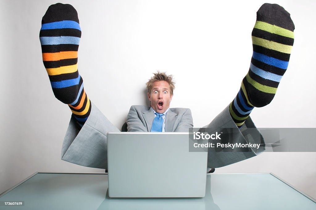 Geschäftsmann Office Worker fast wird überrascht seine Socken Ausziehen - Lizenzfrei Männer Stock-Foto