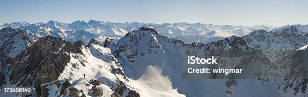 Panorama De Viagem De Esqui - Fotografias de stock e mais imagens de Alpes Europeus - Alpes Europeus, Ao Ar Livre, Aventura