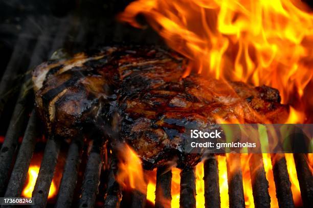 Foto de Flaming Quente e mais fotos de stock de Bife - Bife, Calor, Carne