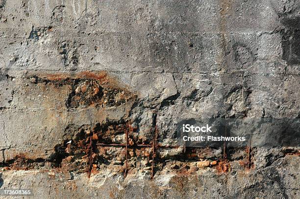 Old Betonwand Mit Rostfarbenem Wire Stockfoto und mehr Bilder von Beton - Beton, Bildhintergrund, Fotografie