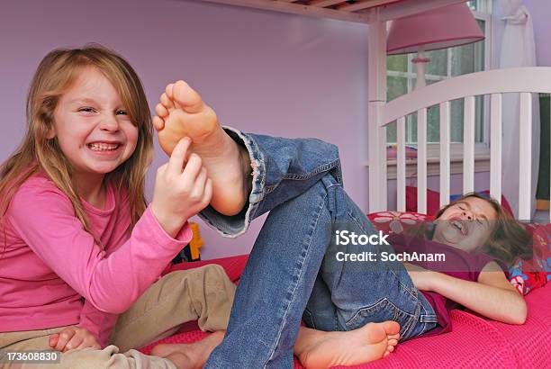 Agradado Iii - Fotografias de stock e mais imagens de Cócegas - Cócegas, 4-5 Anos, Raparigas