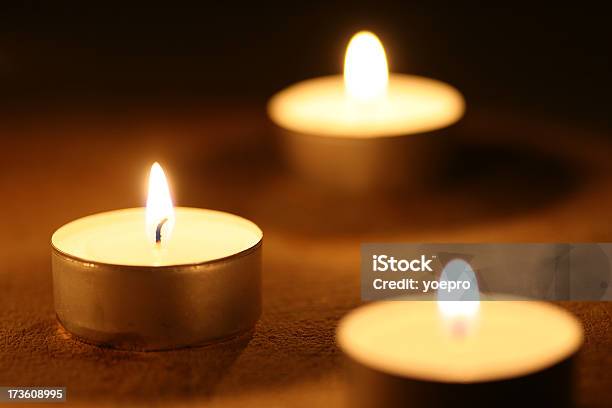 Tre Amici - Fotografie stock e altre immagini di Candela - Attrezzatura per illuminazione - Candela - Attrezzatura per illuminazione, Tè - Bevanda calda, Incontro romantico