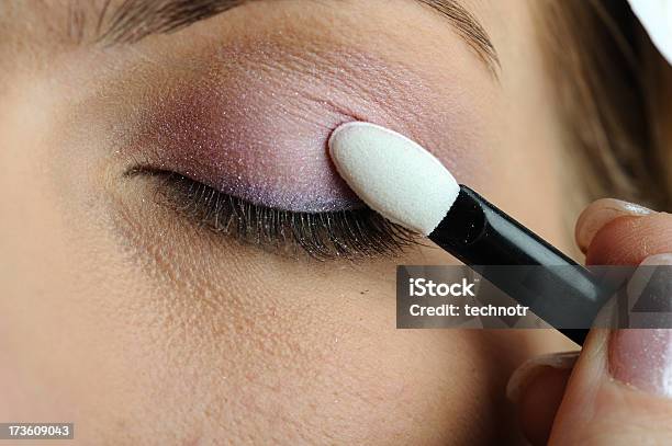 Trucco Per Gli Occhi - Fotografie stock e altre immagini di Accudire - Accudire, Adulto, Ambientazione tranquilla