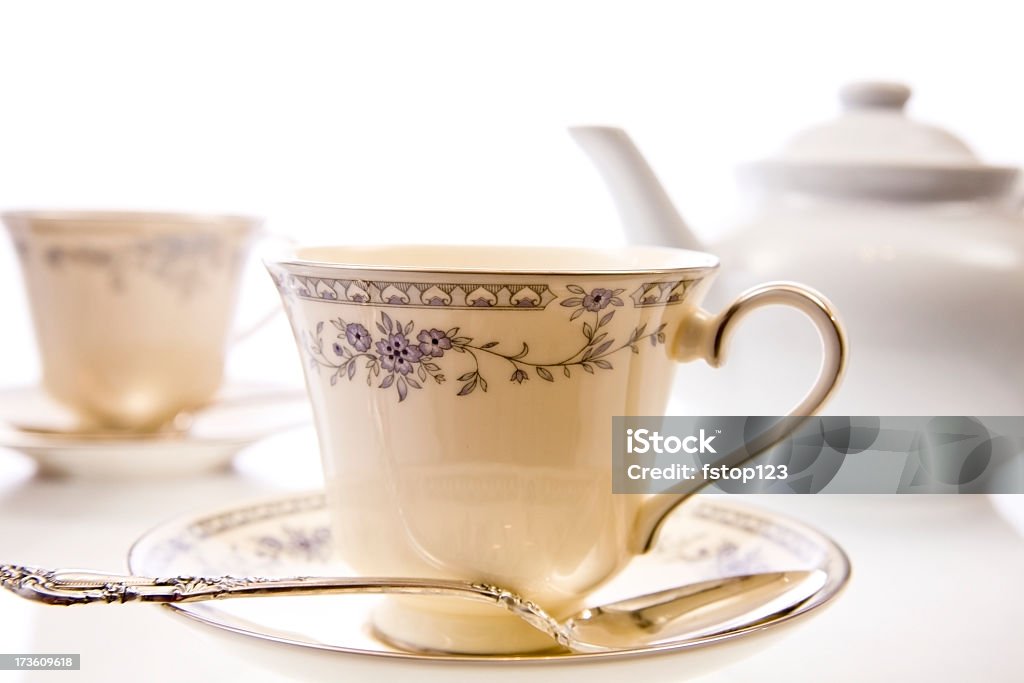 China tea cup und pot. Alte Gerichte. Löffel. Eleganz. - Lizenzfrei Bildschärfe Stock-Foto