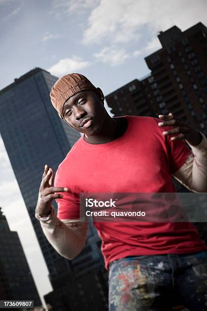 Afroamericano Jovem Rapper Com Copyspace Vista Da Cidade De Nova Iorque - Fotografias de stock e mais imagens de Músico