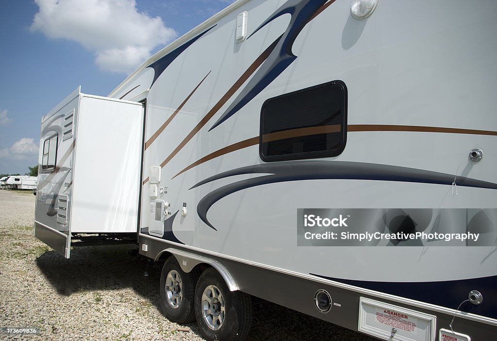 Eine große, fifth wheel camping Wohnwagen mit bump-out - Lizenzfrei Anhänger Stock-Foto