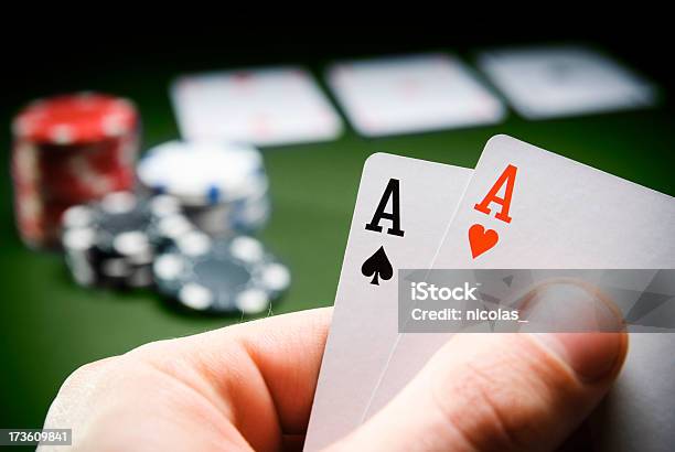 Vincere Mano - Fotografie stock e altre immagini di Poker - Poker, Texas hold 'em, Mano di carte