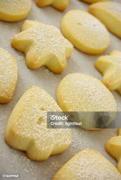 Forme Di Biscotto Di Pasta Frolla - Fotografie stock e altre immagini di Biscotto di pasta frolla - Biscotto di pasta frolla, Biscotto secco, Cibi e bevande