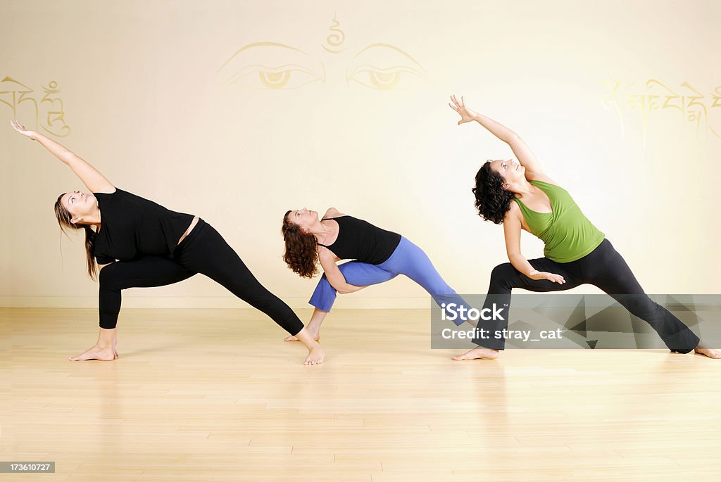 Yoga serie: Grupo de clase - Foto de stock de 20 a 29 años libre de derechos