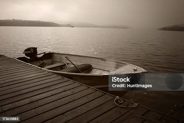 Altes Landhaus Boot Stockfoto und mehr Bilder von See - See, Wasserfahrzeug, Landhaus