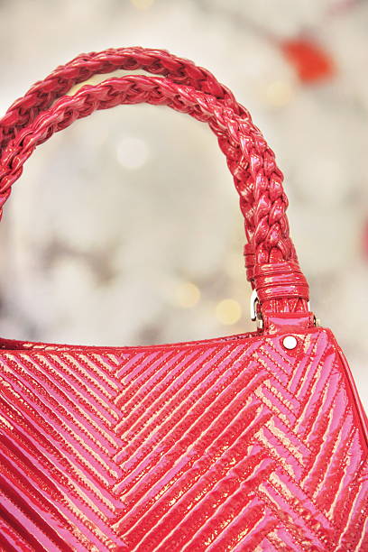 レザーのハンドバッグのファッションアクセサリー - change purse purse clutch bag red ストックフォトと画像