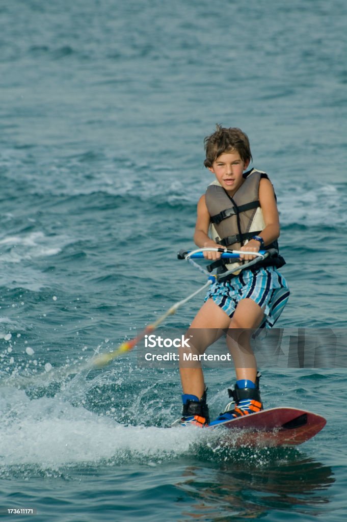 young boy de surf - Foto de stock de Esquí acuático en tabla de surf libre de derechos