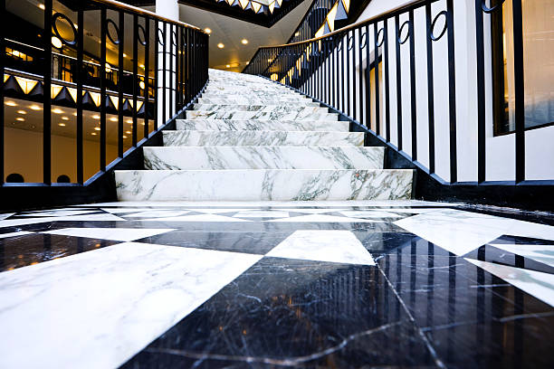 luxe moderne escalier - entrance hall mansion indoors inside of photos et images de collection