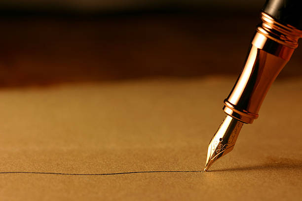 pluma estilográfica - writing pen letter fountain pen fotografías e imágenes de stock