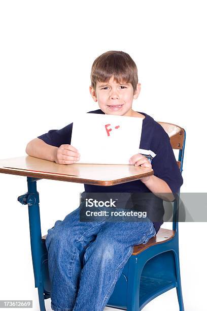 Traurig Student Mit Schlechter Qualität Stockfoto und mehr Bilder von Lernender - Lernender, Schreibtisch, Sitzen