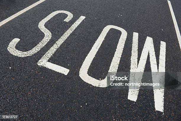 Slowroad マーキング - アスファルトのストックフォトや画像を多数ご用意 - アスファルト, コンセプト, 主要道路