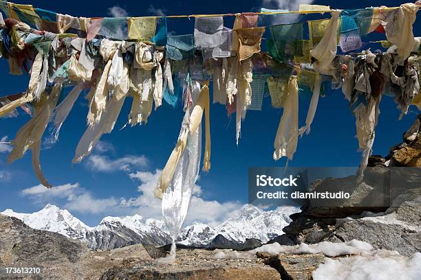 Foto de Himalaia Nepal Everest Visto De Renjo La Ótimos Detalhes e mais fotos de stock de Aspiração