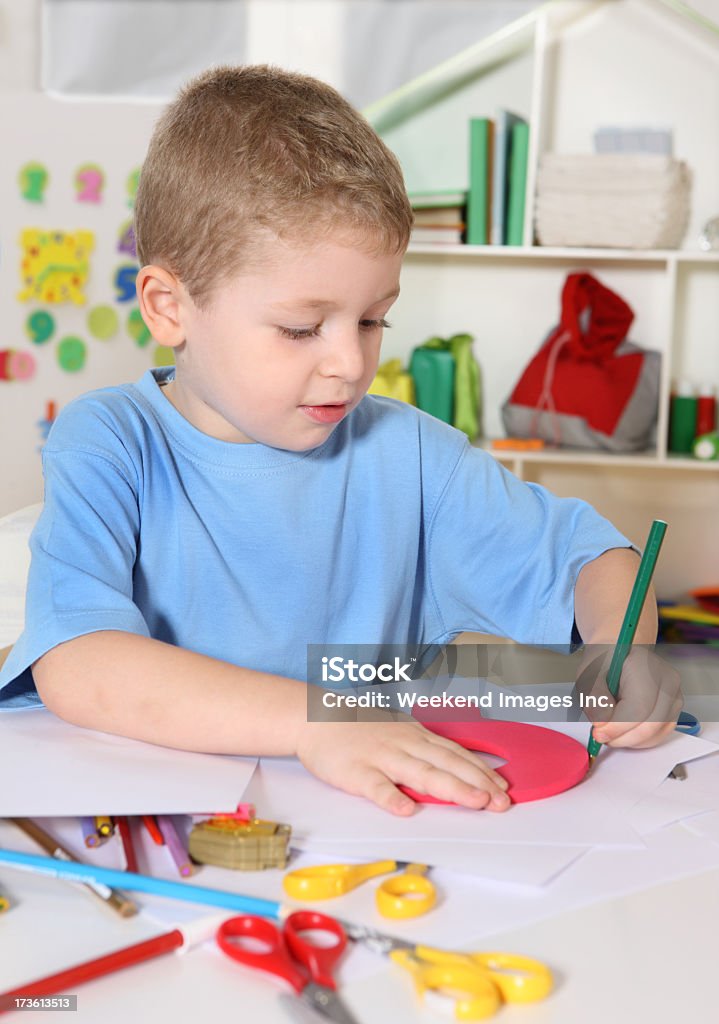 Garçon créatif - Photo de 4-5 ans libre de droits