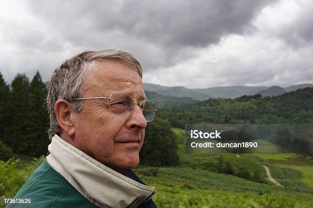 In Die Wildnis Stockfoto und mehr Bilder von Gewitter - Gewitter, Senioren - Männer, 60-69 Jahre