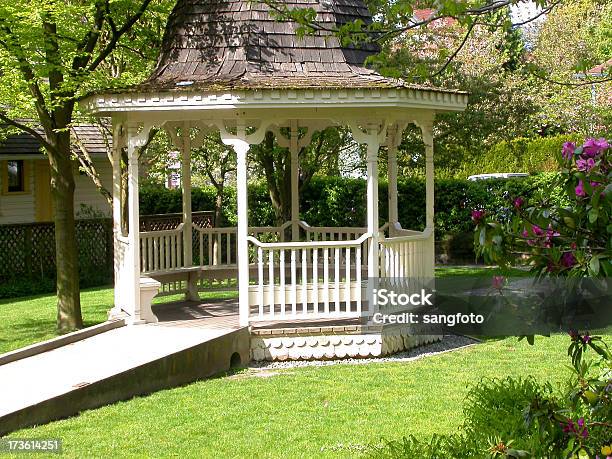 Jardim - Fotografias de stock e mais imagens de Ajardinado - Ajardinado, Cabana - Estrutura construída, Calor