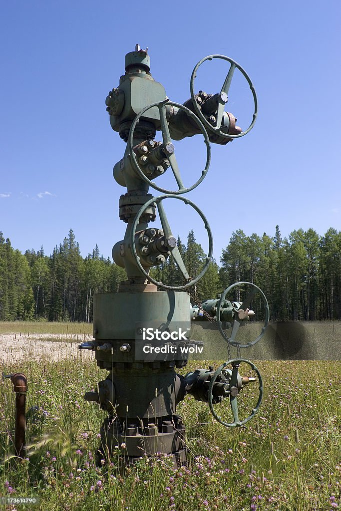 Campo petrolífero # 13 - Foto de stock de Boca de pozo libre de derechos