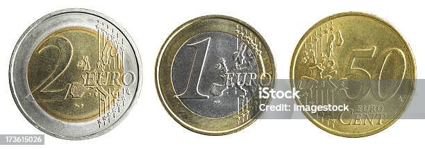 Monedas De Euro Foto de stock y más banco de imágenes de Moneda de la Unión Europea - Moneda de la Unión Europea, Tres objetos, Dorado - Color