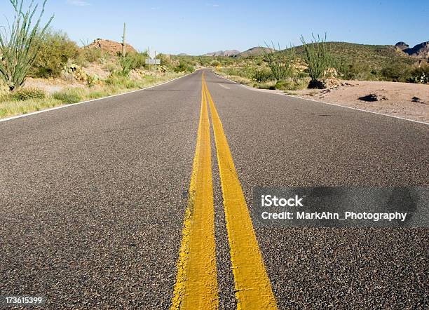 Carretera Del Desierto Foto de stock y más banco de imágenes de Phoenix - Arizona - Phoenix - Arizona, Vía, Arizona