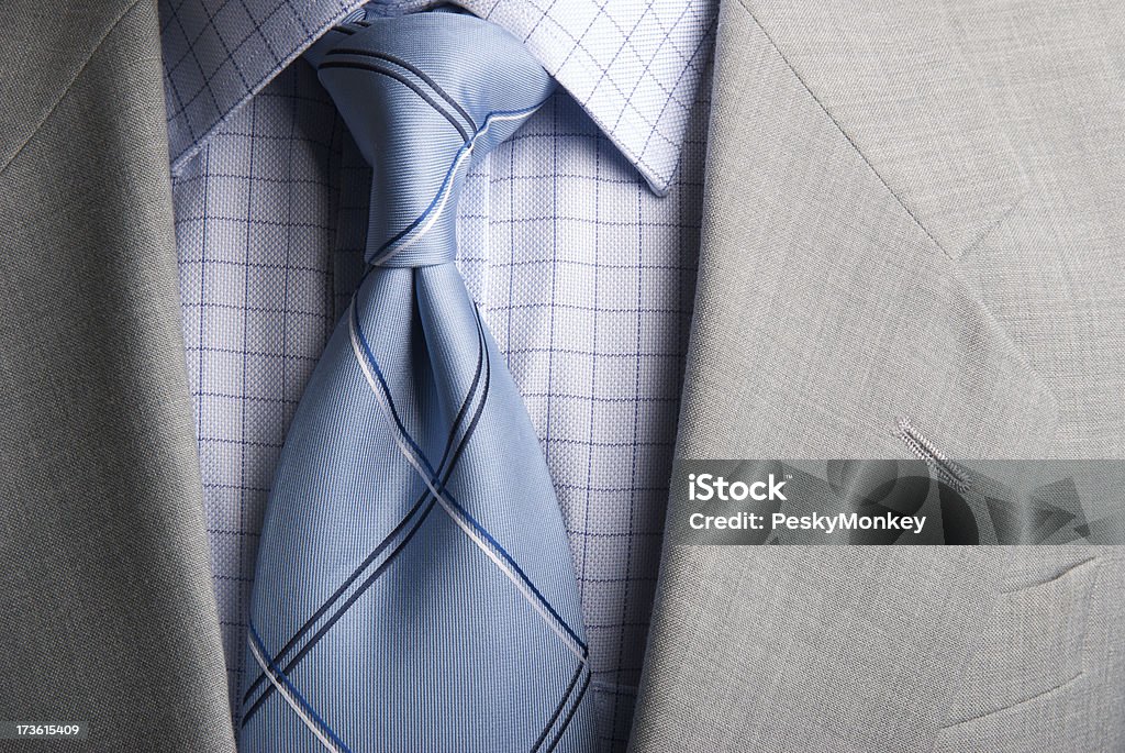 Homme d'affaires de costume et cravate Noeud Windsor à carreaux col gros plan - Photo de Costume habillé libre de droits