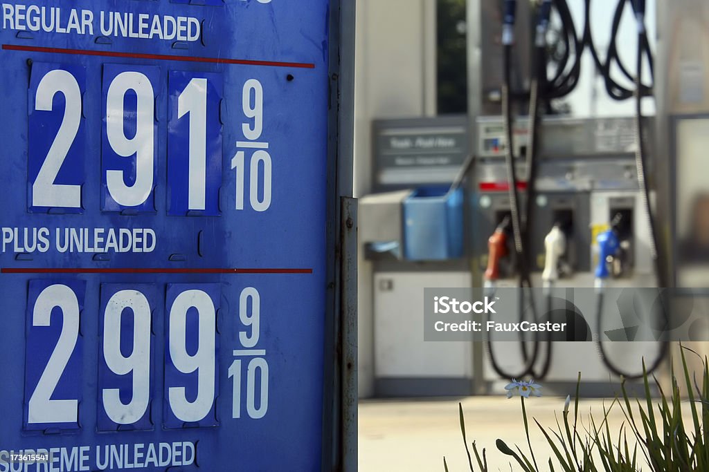 Цены на бензин - Стоковые фото Автомобиль роялти-фри