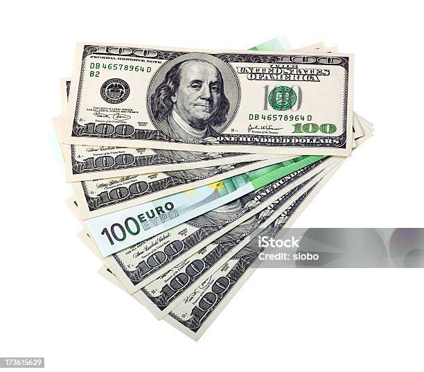 Centinaia Di Euro Dollaro Ventola - Fotografie stock e altre immagini di Banconota di dollaro statunitense - Banconota di dollaro statunitense, Sfondo bianco, Simbolo del dollaro
