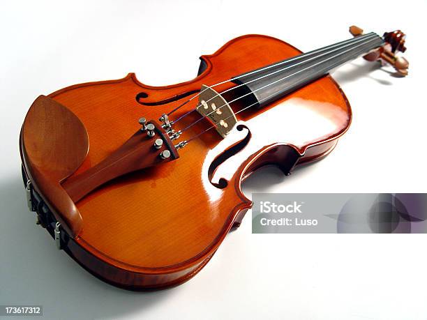 Foto de Violino Série e mais fotos de stock de Arte e Artesanato - Assunto - Arte e Artesanato - Assunto, Arte, Cultura e Espetáculo, Figura para recortar