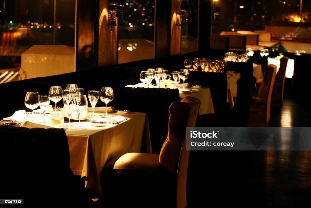 Luxuriöse Esstisch und restaurant - Lizenzfrei Restaurant Stock-Foto