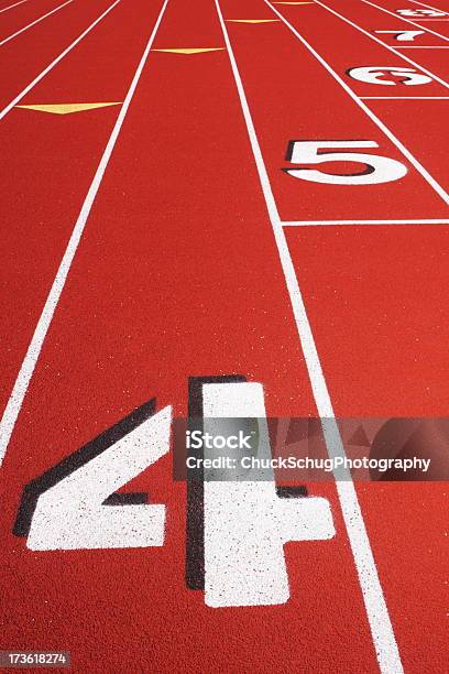 Bieżnia Lane Sport Athletic Konkurencji - zdjęcia stockowe i więcej obrazów Liczba 4 - Liczba 4, Liczba 5, Amator