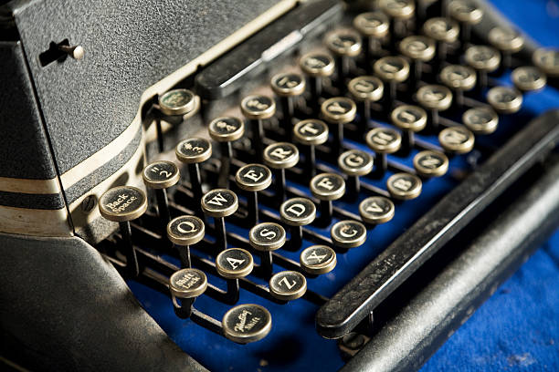 古いタイプライター&キーボード - typewriter key typewriter keyboard blue typebar ストックフォトと画像