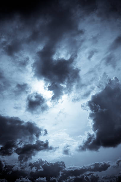 ダークな雲 - cumulus cloud cloud sky only cumulonimbus ストックフォトと画像