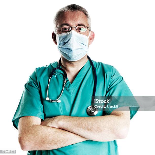 Cuidados De Saúde Cirurgião Em Uniforme Hospitalar - Fotografias de stock e mais imagens de Fundo Branco