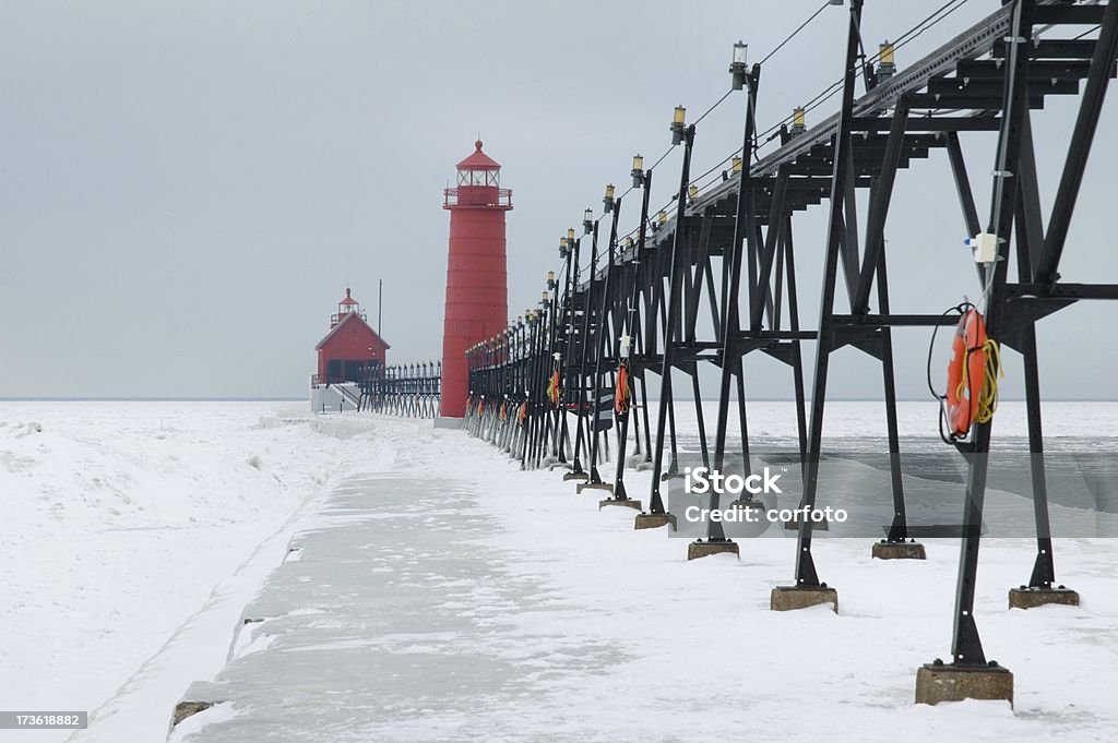 Красный Lighthouses зимой - Стоковые фото Гранд-Хейвен роялти-фри