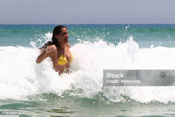 Lady En Bikini Foto de stock y más banco de imágenes de Río de Janeiro - Río de Janeiro, Surf, Actividad