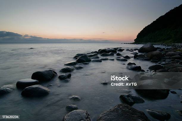 Moody Al Mar Foto de stock y más banco de imágenes de Agua - Agua, Aire libre, Amanecer