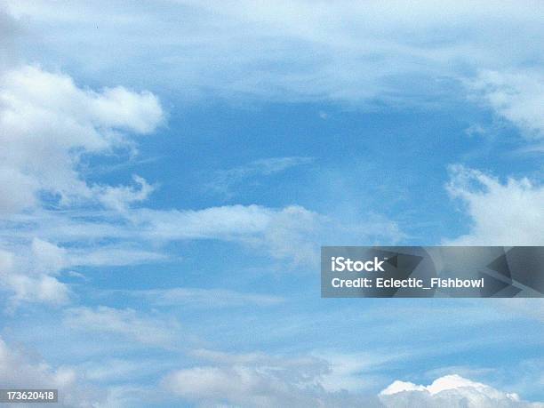 Foto de Pausa No Céu e mais fotos de stock de Azul - Azul, Branco, Céu - Fenômeno natural