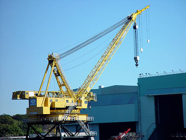 guindaste - crane shipyard construction pulley - fotografias e filmes do acervo