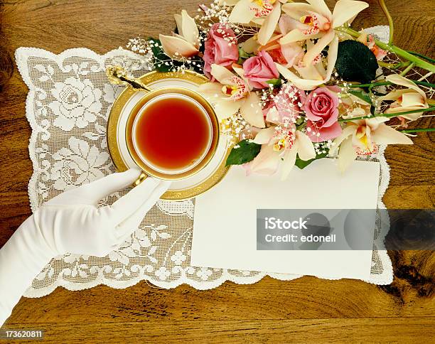 De Chá - Fotografias de stock e mais imagens de Chá - Bebida quente - Chá - Bebida quente, Chávena, Mulheres